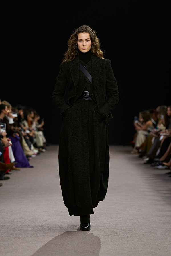 Max Mara Fall/Winter 2025 Fashion Show - Black Look with Long Leather Belt and Leather Mary Janes.